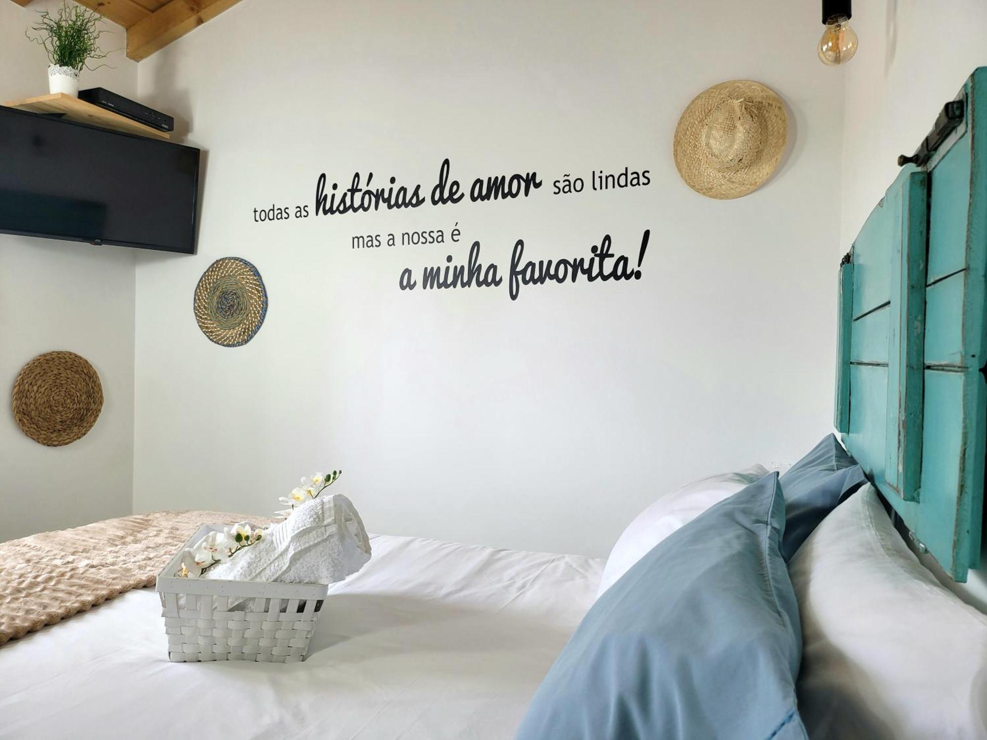 Casinha Da Esquina Villa อามิเอรา ภายนอก รูปภาพ